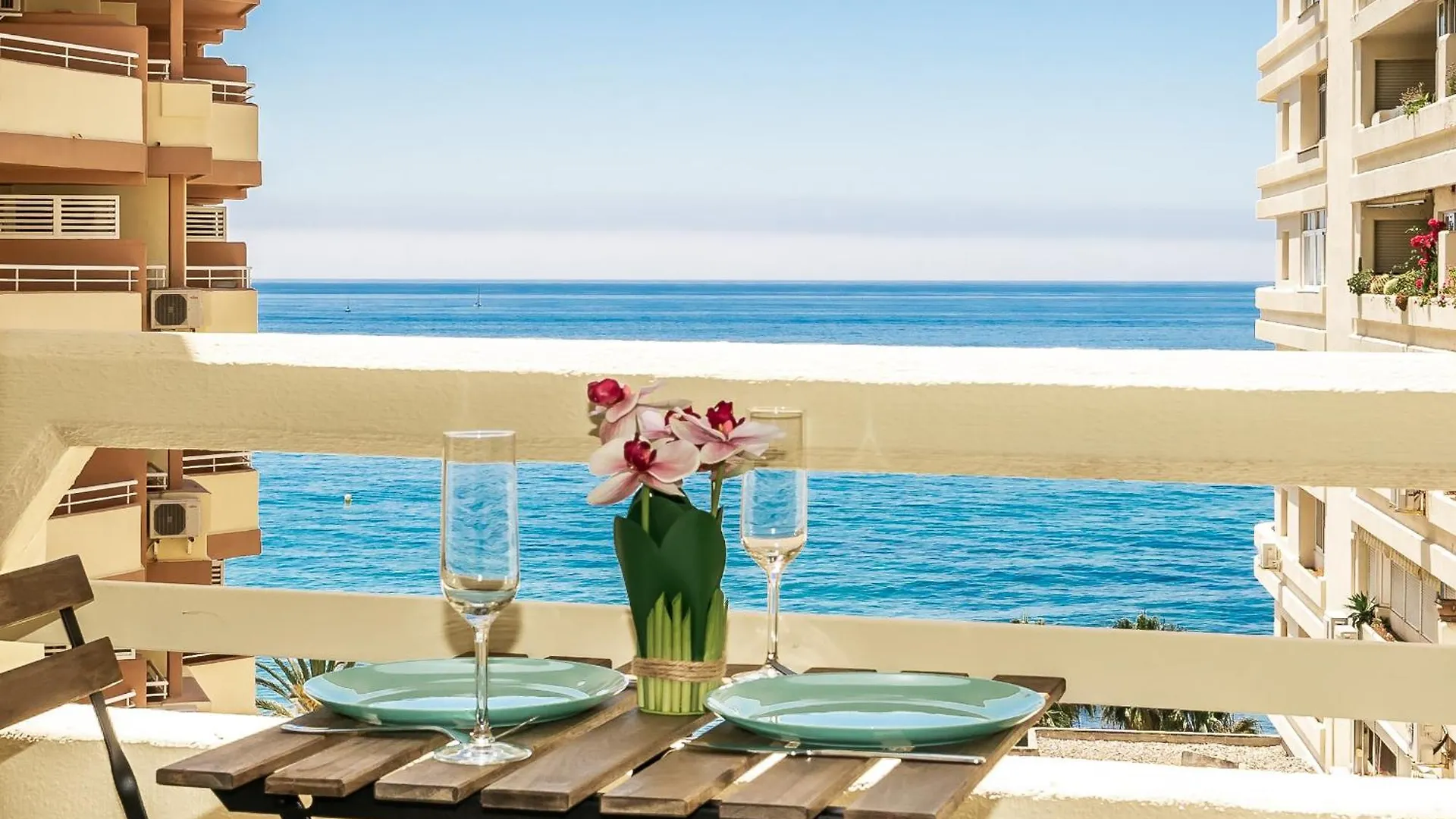 The First Line Of The Sea Apartment Marbella