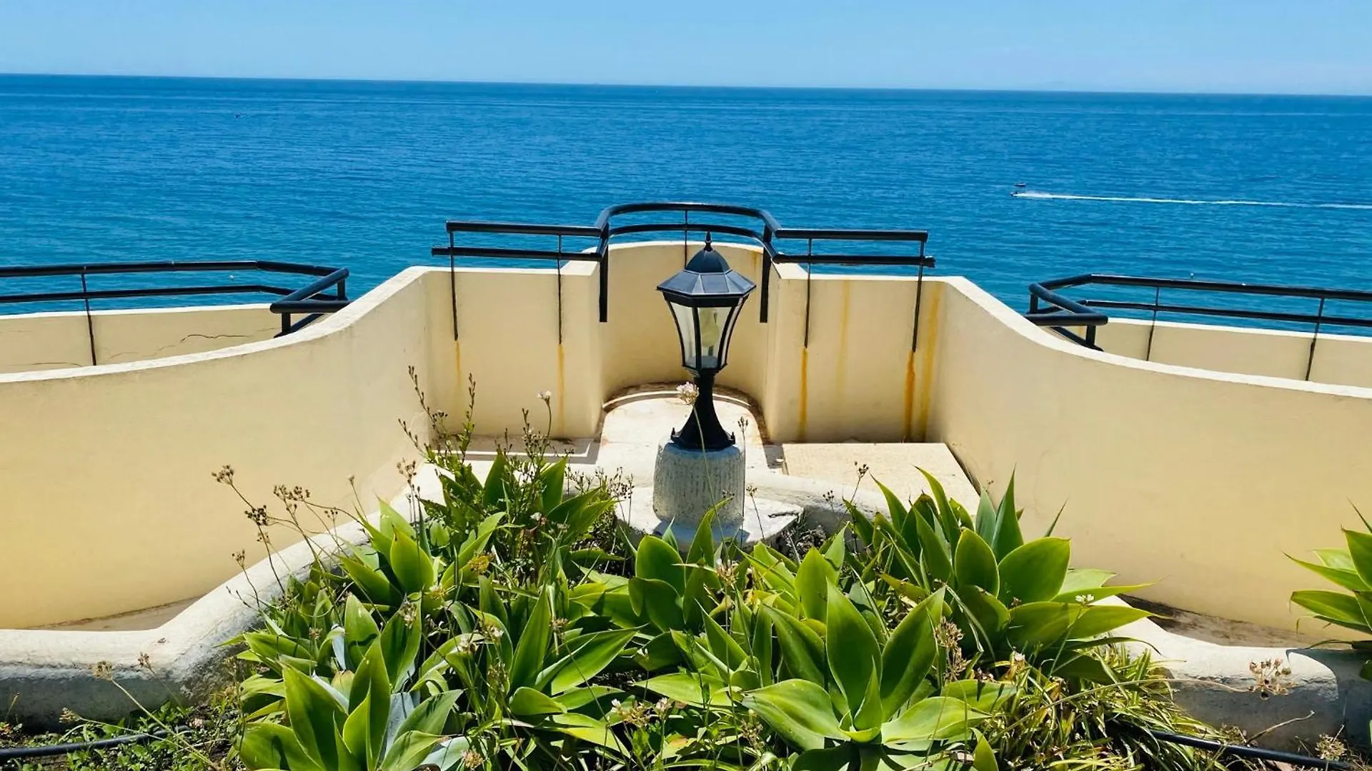 The First Line Of The Sea Apartment Marbella