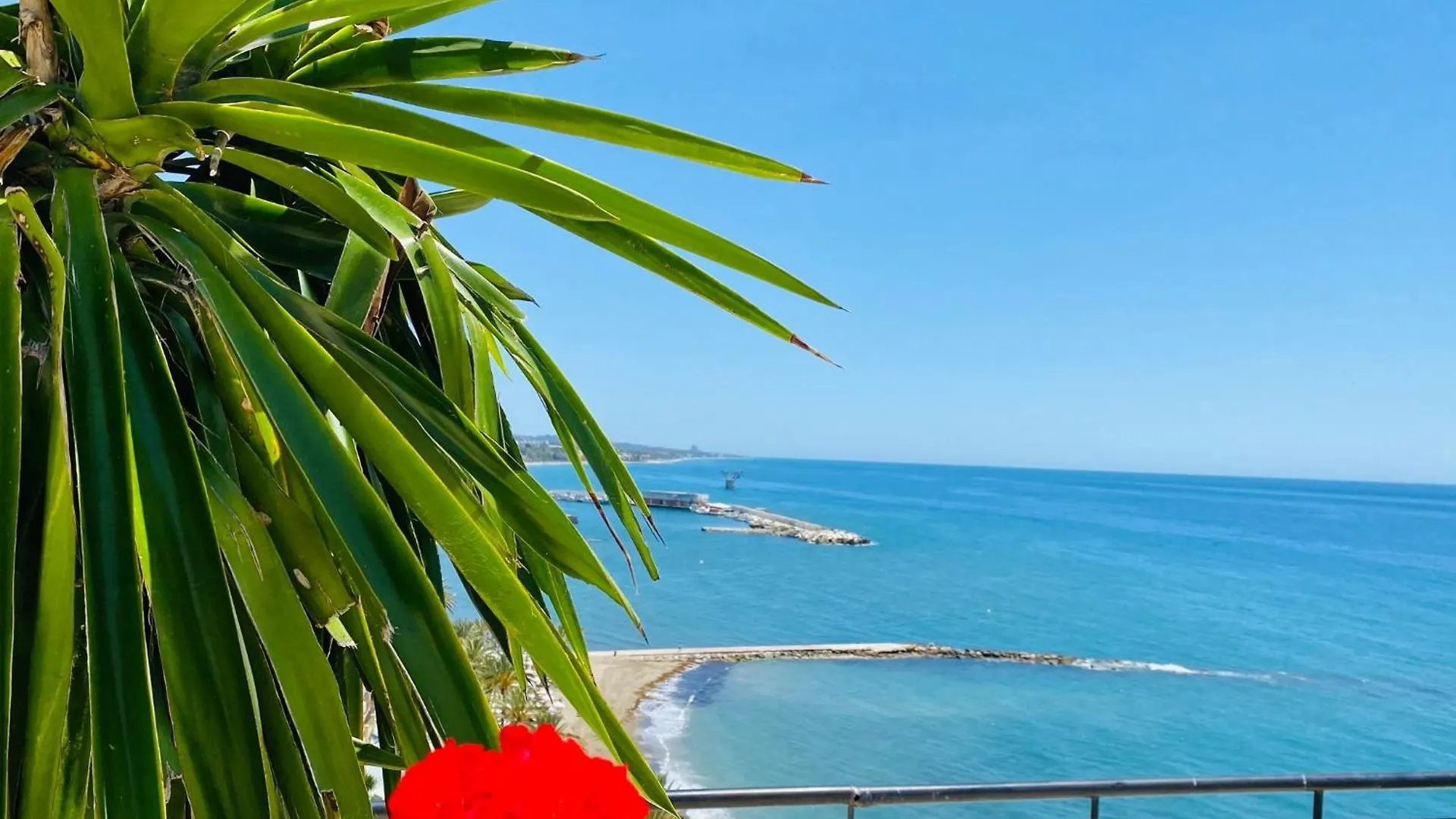 The First Line Of The Sea Apartment Marbella